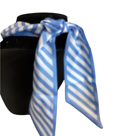 (#13) Silver Heart Charm Necklace - Picture 2 of 4